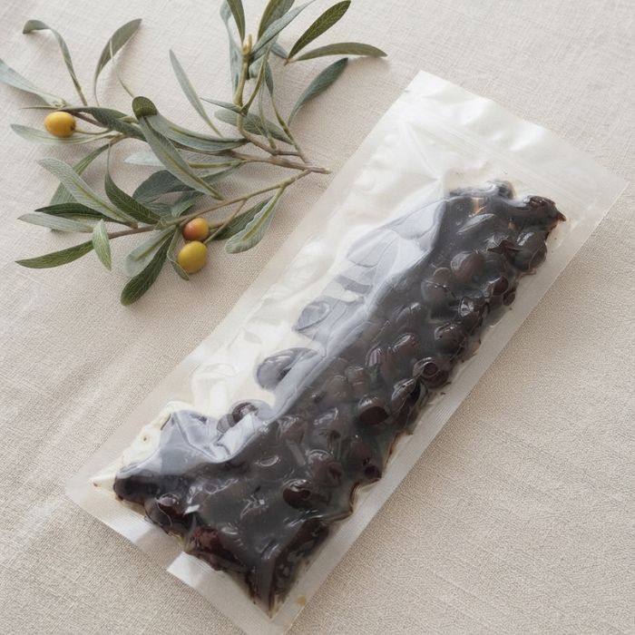 Olive Pures black olives in a 250 g size